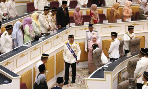 PASTIKAN SISTEM JALAN RAYA, ALIRAN TRAFIK DI MELAKA DALAM KEADAAN TERBAIK – TYT