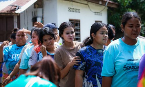 ORANG ASLI TEBONG STESYEN, KUBANG BADAK BAGAIKAN ‘KELUARGA’ KETIKA AIDILFITRI