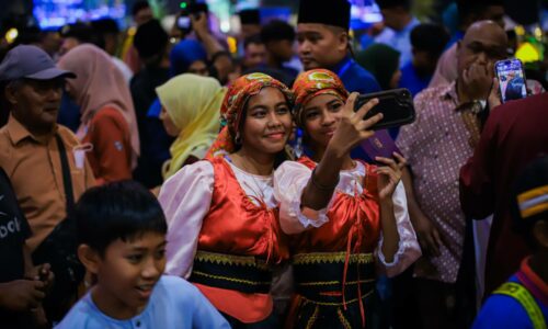 MASYARAKAT BERBILANG KAUM SERONOK, BANGGA JADI ANAK MELAKA