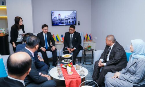 PELANCONG CHINA KE MELAKA MENINGKAT TIGA KALI GANDA