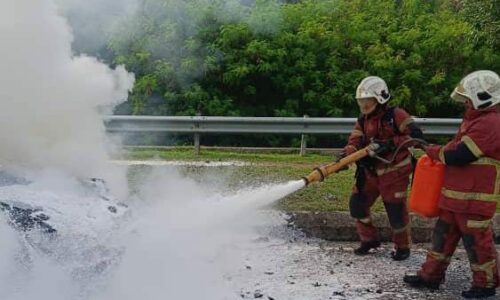 MERCEDES S400 TERBAKAR, PEMANDU SELAMAT