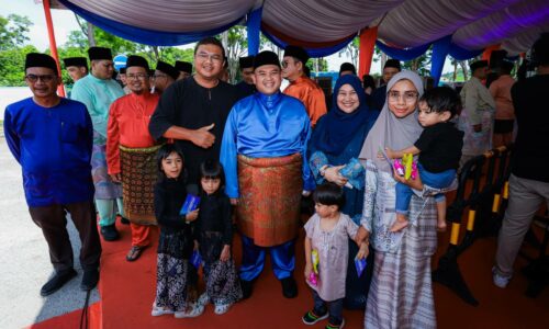 RUMAH TERBUKA AIDILFITRI DUN PAYA RUMPUT JADI MEDAN PERPADUAN