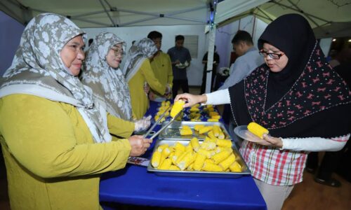 GERAI JAGUNG MANIS JADI TUMPUAN RUMAH TERBUKA AIDILFITRI DUN RIM