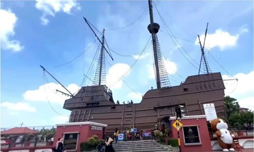 MUZIUM MELAKA TARIKAN PENGUNJUNG AIDILFITRI INI