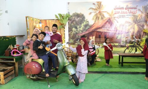 KIOS FOTO SUASANA KAMPUNG MERIAHKAN RUMAH TERBUKA DUN KUALA LINGGI