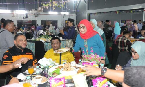 RUMAH TERBUKA AIDILFITRI PENGKALAN BATU BAWA KONSEP ‘GARDEN’