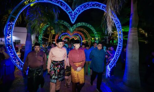 TENGKU HASSANAL BERANGKAT KE RUMAH TERBUKA AIDILFITRI MERLIMAU