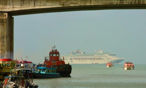 TAMBAH BOT PERANTARA, LANCARKAN KEMASUKAN PELANCONG MELALUI KOMPLEKS ICQS