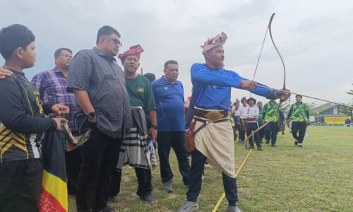 HAMPIR 300 SERTAI MEMANAH PIALA KETUA MENTERI