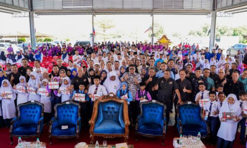 MELAKA LUNCUR INISIATIF SEKOLAH RINTIS KAMPUNG DIGITAL