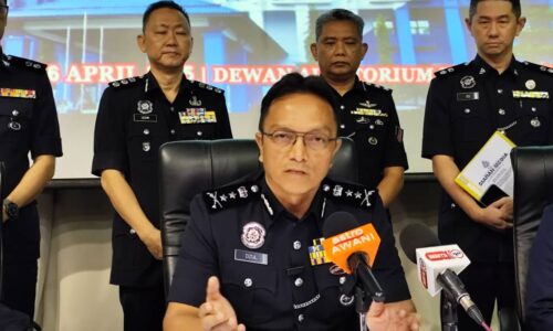 POLIS MELAKA BURU SINDIKET CURI 4X4