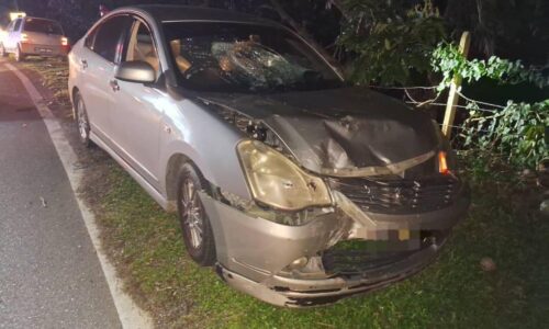 WARGA EMAS MAUT, RAKAN PATAH PAHA MOTOSIKAL BERTEMBUNG KERETA
