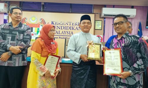 TUJUH SEKOLAH LUAR BANDAR JASIN CATAT 100 PERATUS LULUS SPM 2024