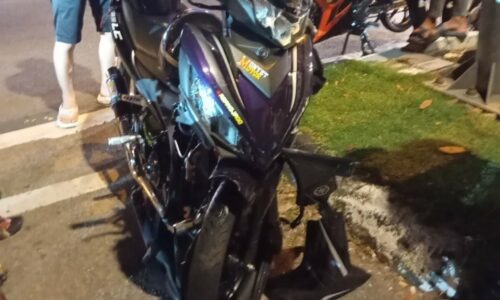 LELAKI MAUT MOTOSIKAL REMPUH KERETA DI CHENG