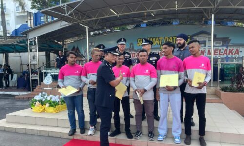 BERGELUT BANTU POLIS TANGKAP PERAGUT, ENAM ‘RIDER’ TERIMA PENGHARGAAN