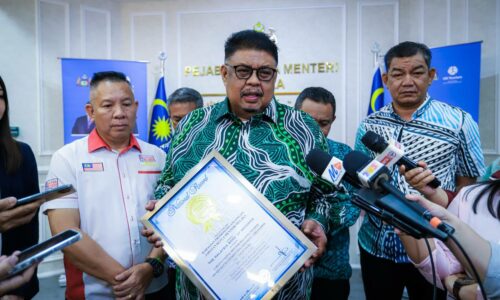 TUNGGU KEJUTAN TAHUN MELAWAT MELAKA 2.0 – AB RAUF