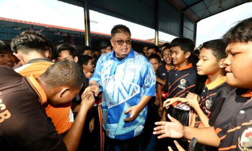 GURU SEJARAH DIHANTAR MELAWAT MAKAM HANG TUAH DI PULAU BINTAN