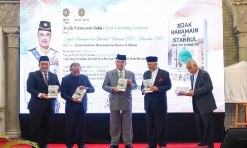 TUN DR. MOHD ALI LANCAR BUKU ‘JEJAK HARAMAIN KE ISTANBUL’