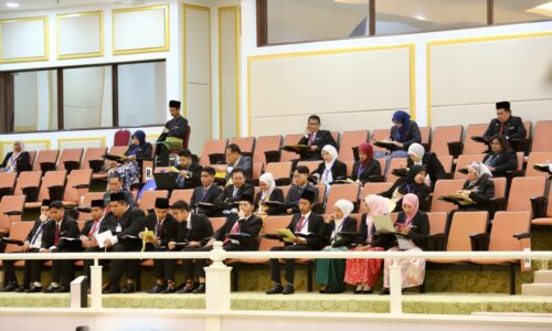 AHLI DEWAN BELIA MELAKA BANTU RINGANKAN BEBAN WAKIL RAKYAT