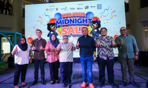 MALAYSIA MIDNIGHT SALE 2025 MELAKA CATAT JUALAN HAMPIR RM3 JUTA