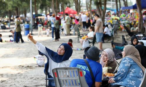 PANTAI KLEBANG SEMAKIN ‘HIDUP’