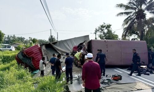 SEMBILAN MAUT DALAM KEMALANGAN BABIT KENDERAAN FRU DI TELUK INTAN – POLIS