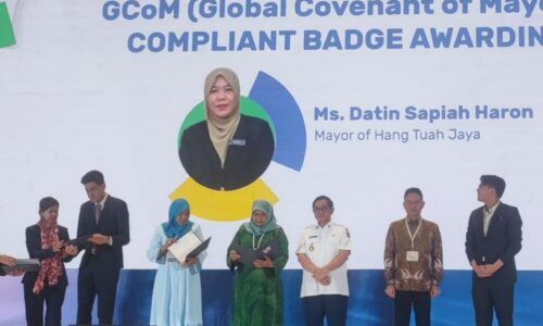 MPHTJ TERIMA ANUGERAH GCOM TIGA TAHUN BERTURUT-TURUT