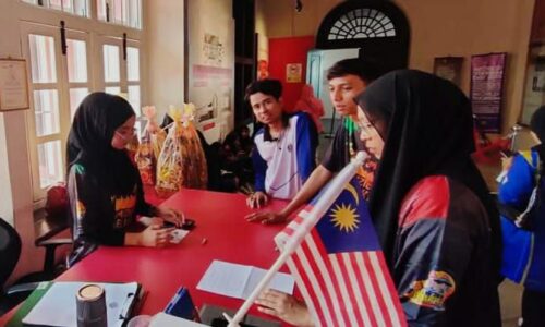 SANTAI SAMBIL BELAJAR DI MUZIUM SEJARAH DAN ETHNOGRAFI