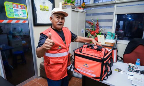 BEKAS KOMANDO SERTAI PARAKOM, BANTU MASYARAKAT SETEMPAT