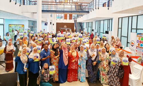 PLAK TASKA BERDAFTAR TINGKAT KEYAKINAN IBU BAPA DI MELAKA