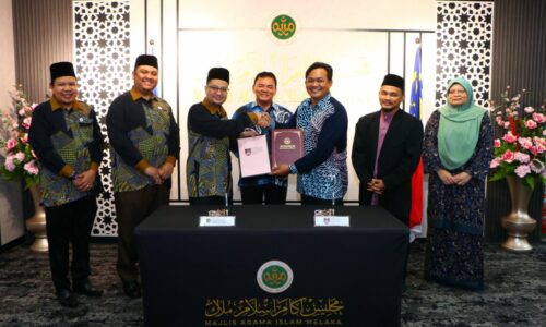 UITM CAWANGAN MELAKA DILANTIK NAZIR KHAS DANA WAKAF PENDIDIKAN