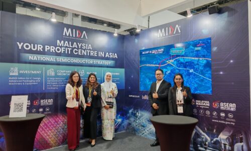 MELAKA PROMOSI SEKTOR SEMIKONDUKTOR DI SINGAPURA