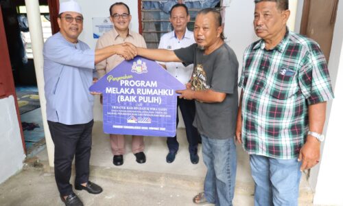 WRUR LENDU BANTU DUA KELUARGA DIAMI RUMAH LEBIH SELESA