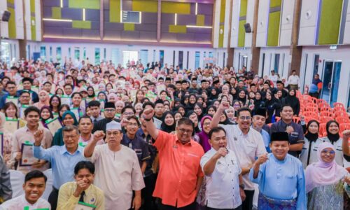 PELAJAR PEROLEH A+ SUBJEK SEJARAH, CEMERLANG SPM DIRAIKAN