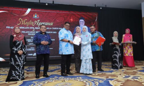 PELAJAR CEMERLANG SPM PUJI KEPRIHATINAN AB RAUF