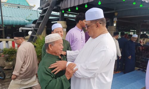 KETUA MENTERI TUNAI SOLAT SUNAT AIDILADHA DI  KAMPUNG PULAU