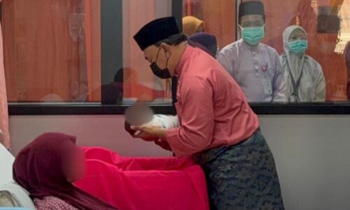LAPAN BAYI MAAL HIJRAH DILAHIRKAN DI HOSPITAL MELAKA