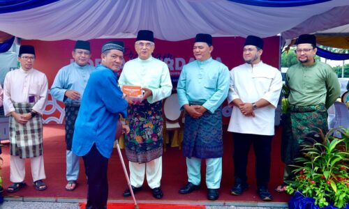 ASNAF BERSYUKUR DAPAT DAGING KORBAN