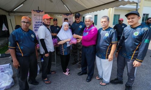 PROGRAM KASIH QURBAN PERDANA MUALAF TUMBANG 10 EKOR LEMBU DAN KAMBING