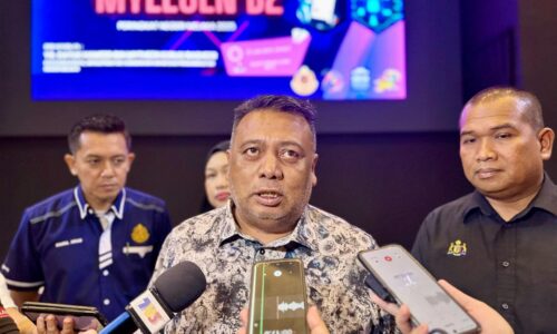 TIGA PEMANDU ‘BAS PINK’ DIGANTUNG TUGAS