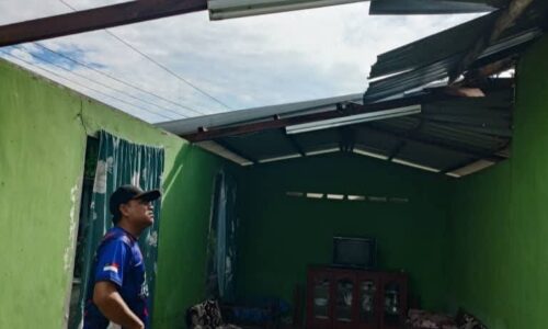 KETUA MENTERI ARAH SEMUA AGENSI GEMBLENG TENAGA BANTU MANGSA RIBUT DI MELAKA