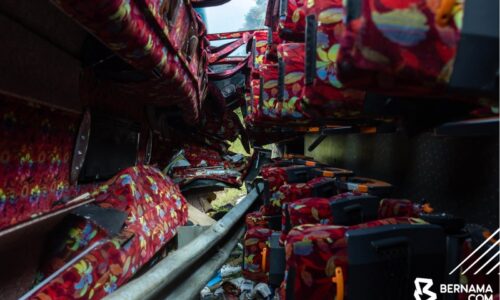 KEMALANGAN DI GERIK: SIASATAN AWAL DAPATI BAS TERLANGGAR BELAKANG KENDERAAN ALZA – POLIS