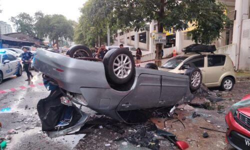 PEKERJA KEDAI CUCI KERETA PARAH, KERETA DIPANDU TERJUNAM DARI TINGKAT TIGA