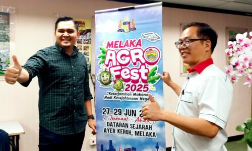 ORANG RAMAI DIPELAWA SERTAI PERTANDINGAN NAMAKAN BUAH IKONIK MELAKA