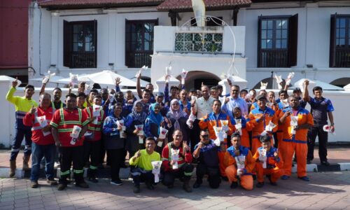 PETUGAS PEMBERSIHAN ‘WIRA’ BANDARAYA