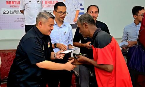 594 MANGSA BANJIR DUN PAYA RUMPUT TERIMA SUMBANGAN