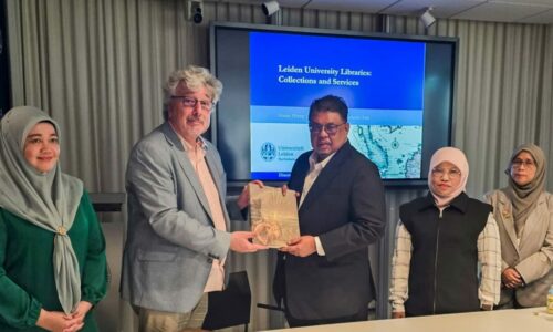 KERJASAMA ILMIAH ANTARABANGSA, PERBETUL NARATIF SEJARAH MELAKA MASA LALU