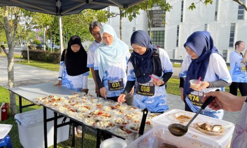 MAHASISWA UTEM POPULARKAN MAKANAN TRADISI