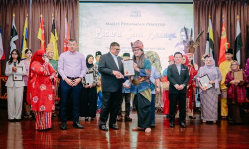 MELAKA SAMBUT BAIK CADANGAN PENGGIAT SENI ANGKAT SEMULA RONGGENG RAKYAT SEBAGAI WARISAN BUDAYA