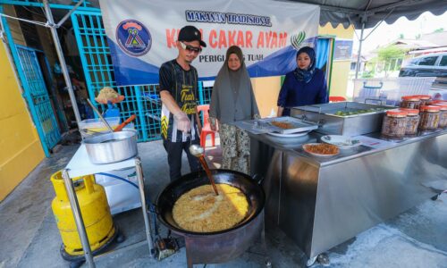 CAKAR AYAM TIN SARDIN, TIGA GENERASI